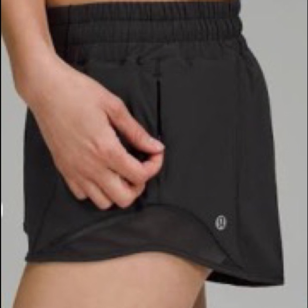 Lulu Lemon Hotty Hot Low-Rise Lined Short; Size 4 Tall; Black